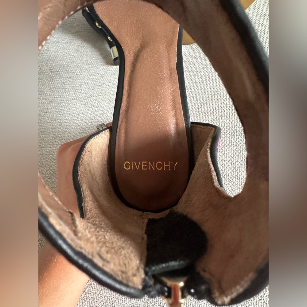 New BEAUTIFUL Givenchy Stylish Pink and Black Women's Heels - Picture 9 of 15
